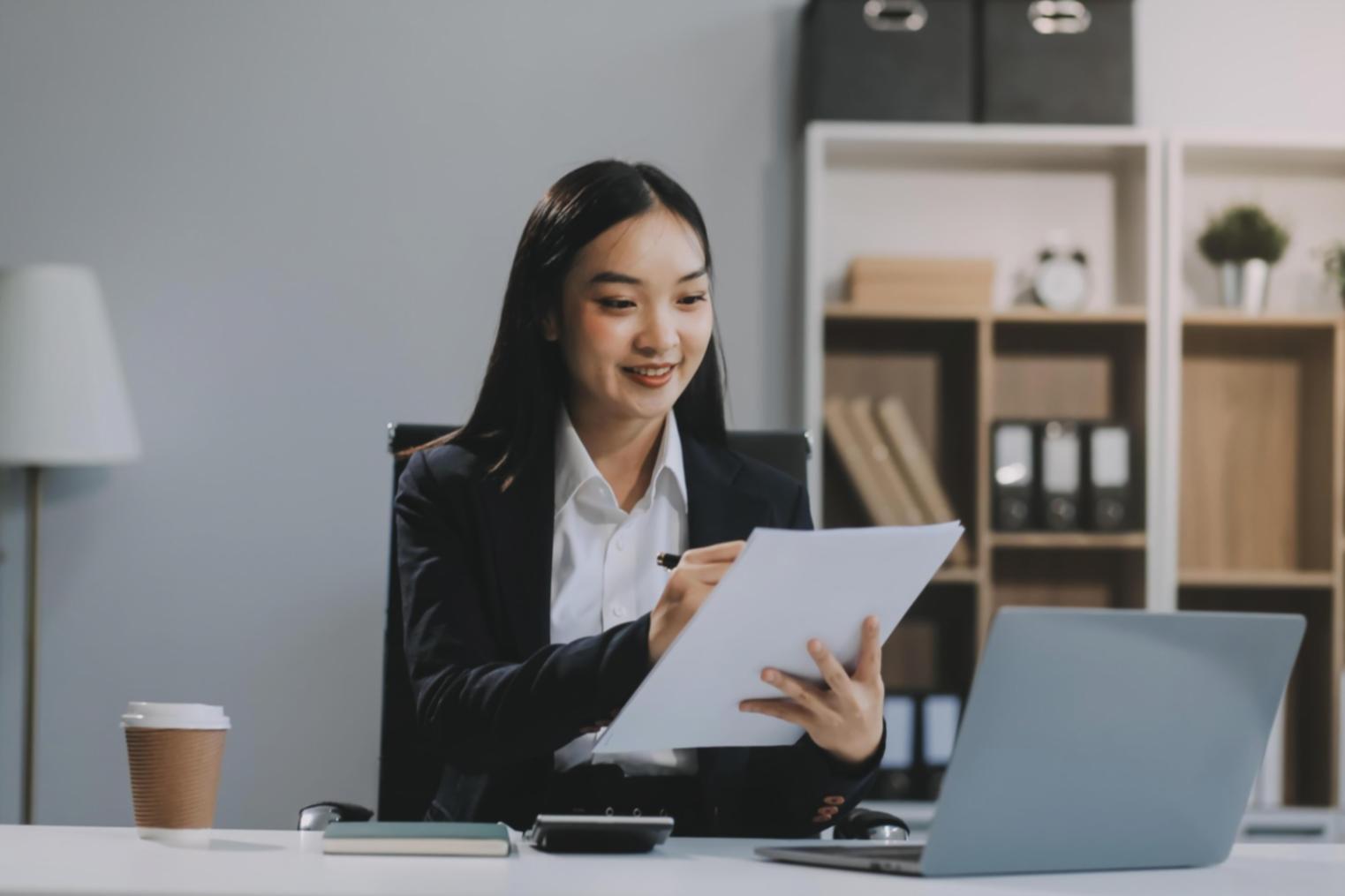 Étude de documents financiers lors d'une formation